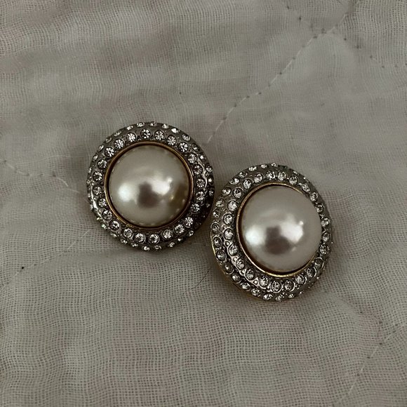 Vintage Fifth Ave.  faux cabochon pearl earrings - Picture 1 of 3